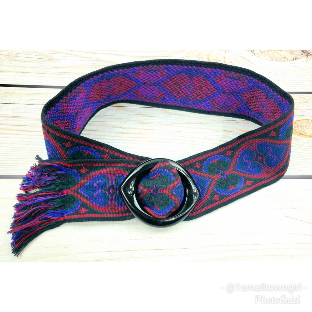 Textile fringe fabric belt with octagonal buckle